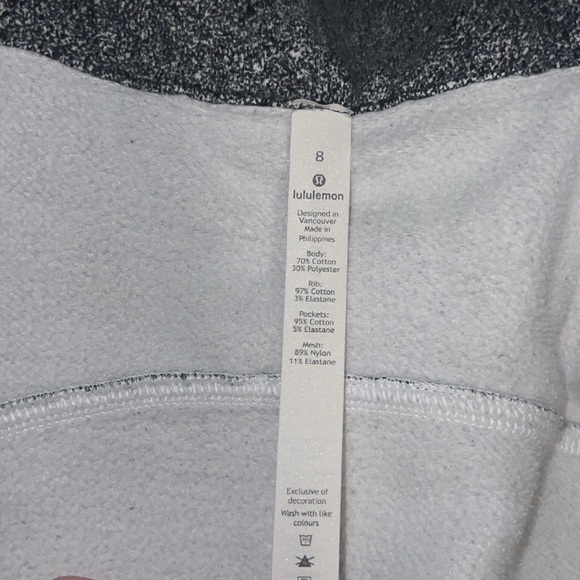 Selling womens size 8 lulu lemon zip up sweater, lightly used. Speckled print. - Picture 2 of 3